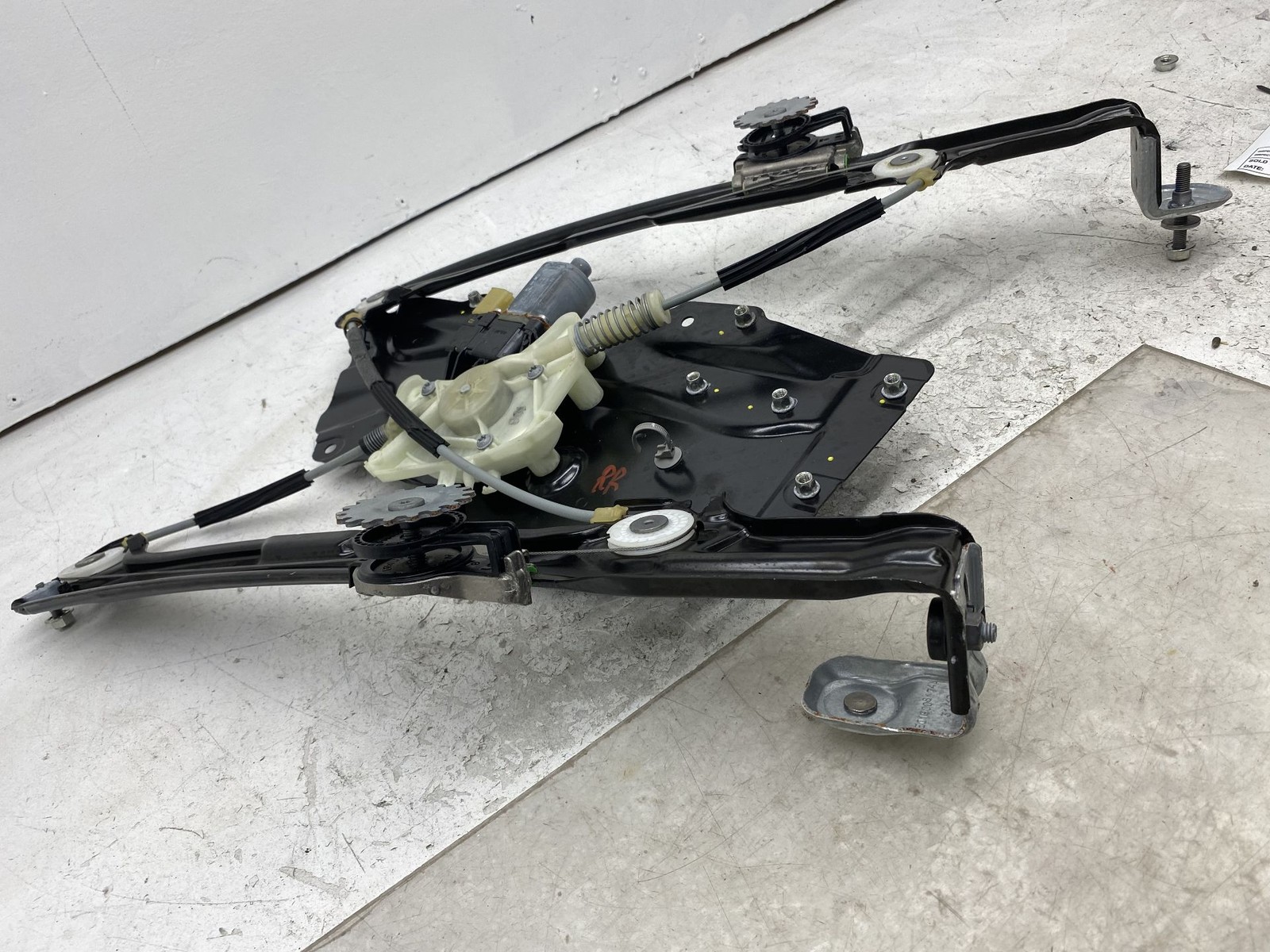 2017-2024 MASERATI LEVANTE OEM REAR LEFT DOOR GLASS WINDOW REGULATOR W/ MOTOR