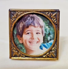 Vtg Love beskyttet Standing Mini Photo Picture frame Goldtone Ornate- B5- READ