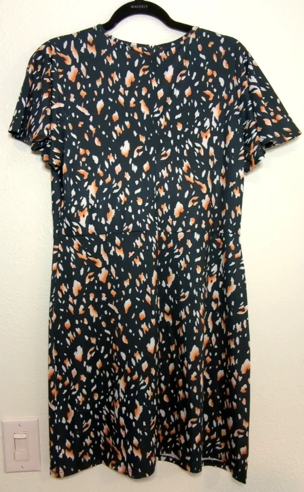 Vestido Nadine West Petal Dew Talla L Hasta la Rodilla Estampado Abstracto Cremallera Rayón Spandex Foto 3 de 4