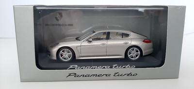 Porsche Panamera turbo, platinsilber, 1:43 Minichamps Dealer Edition