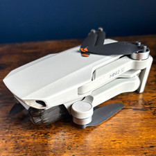 DJI Mini 2 SE Ready to Fly Camera Drone with Remote Controller 31 min 5 km