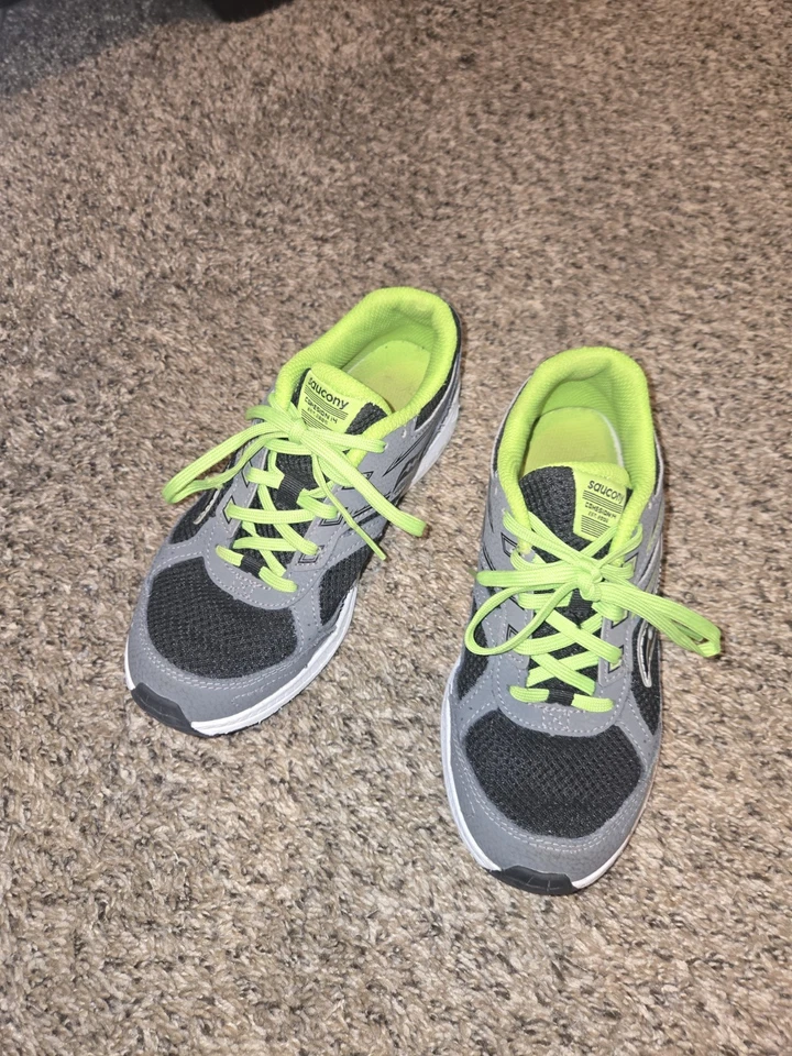 Tênis Saucony Kids Cohesion 14/Tamanho 3.5 com Cinza Preto Verde  - Imagem 2 de 4