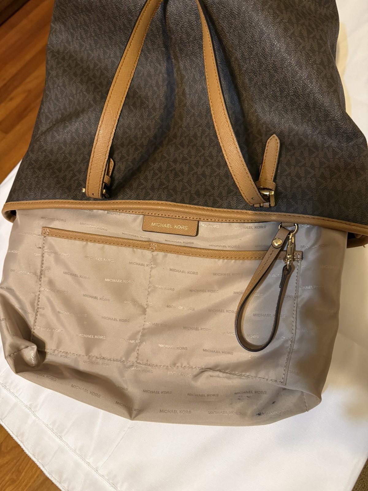 Michael Kors Jet Set Signature Snap-Pocket Hand Shoulder Bag In BROWN Gold Tone thumbnail 15