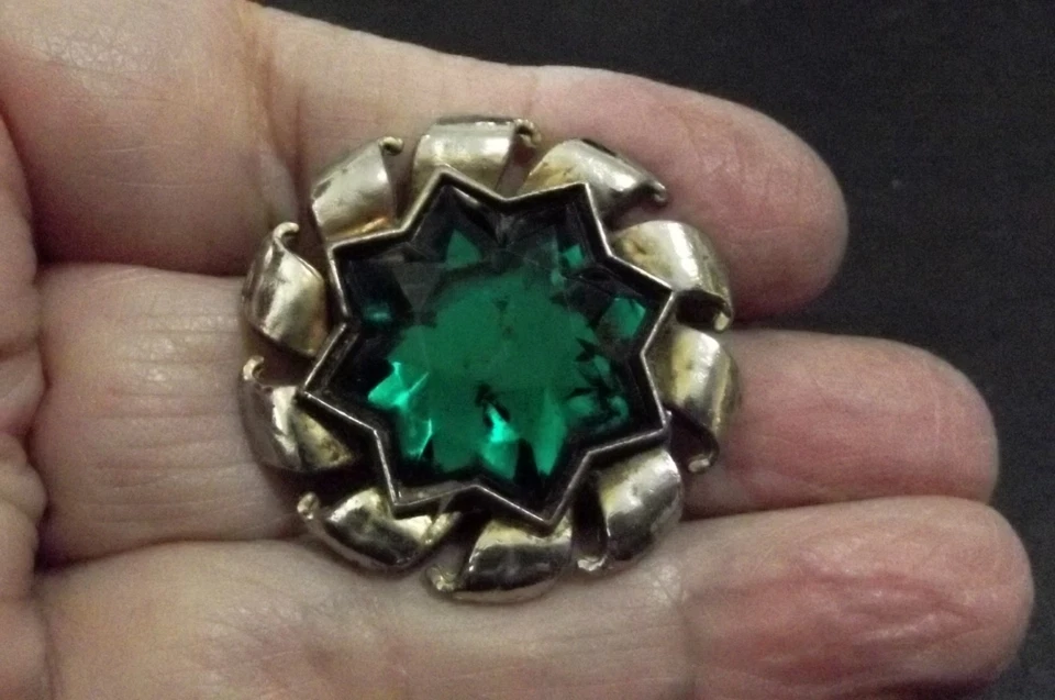 Vintage Art Deco 8-Point Star Jewel Button (4901) - Image 3 of 4