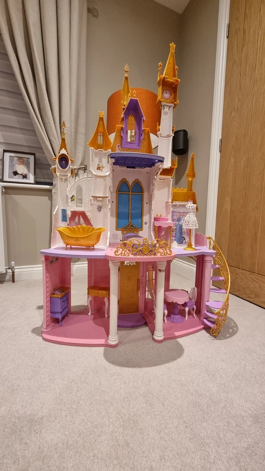 Disney Princess Ultimate Celebration Castle, 4 feet high, 3 stories and 6 rooms - Image 4 of 4