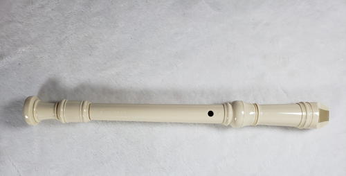 Yamaha YRS-24B Soprano Recorder with Baroque Fingering and Carrying Sleeve - Picture 5 of 11