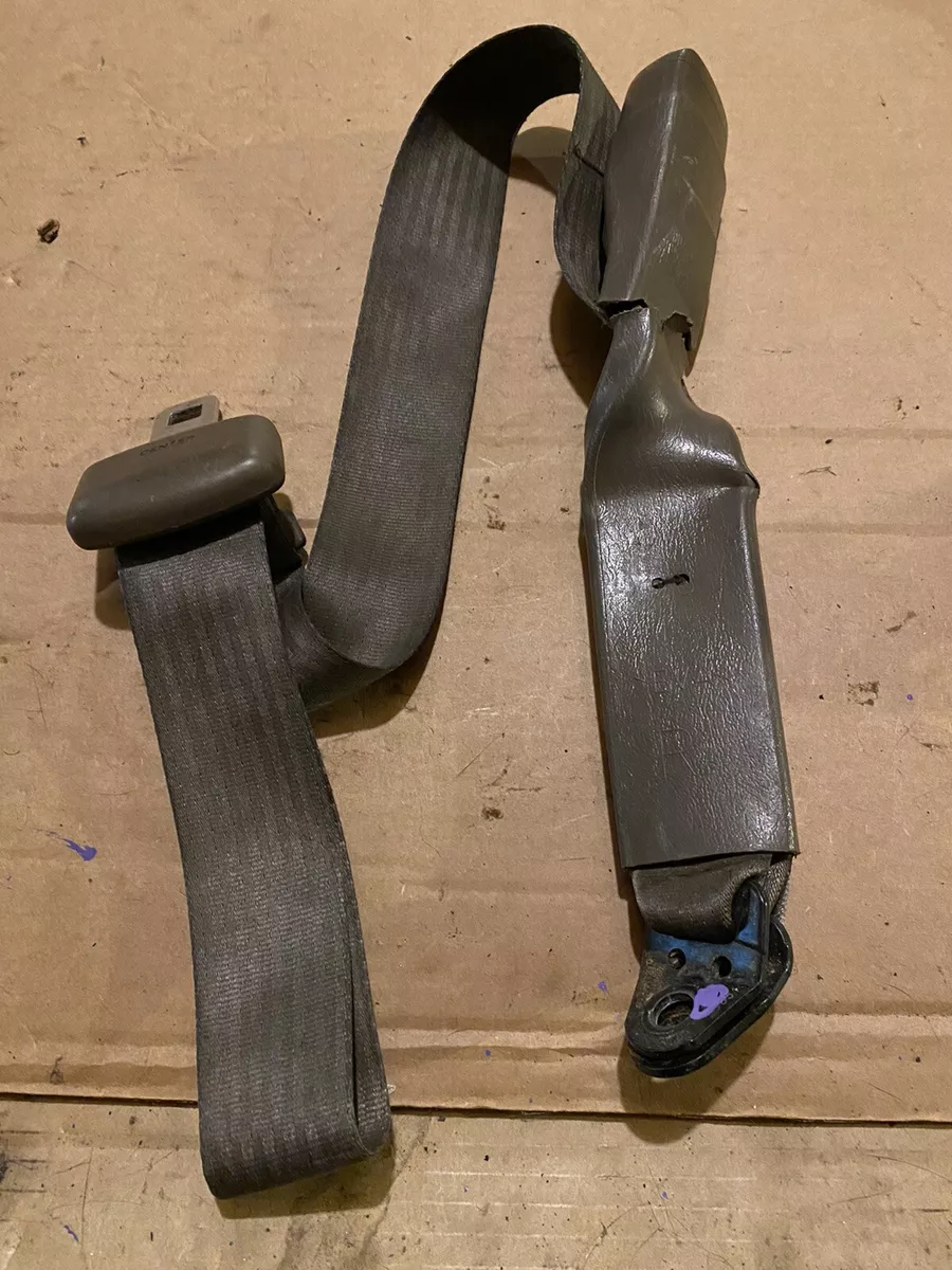 Toyota Tacoma Right Front Center Seat Belt Buckle Lap Belt Tan 98 99 00