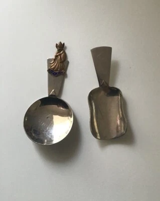 1 Lucky Pixie brass sugar cabby spoon and 1 plain spoon E.P.O.B - Image 1 of 4