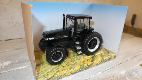 Britains 43416 In 1:32, Case Ih Magnum 7140 Black Sondermodell Neu In Ovp-image