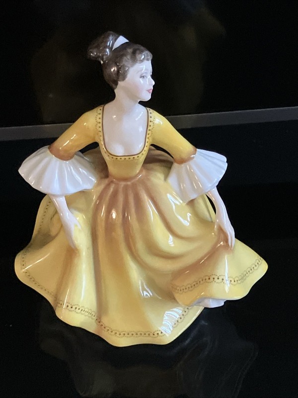 Royal Doulton HN 2807 Figurine Vintage STEPHANIE 1976