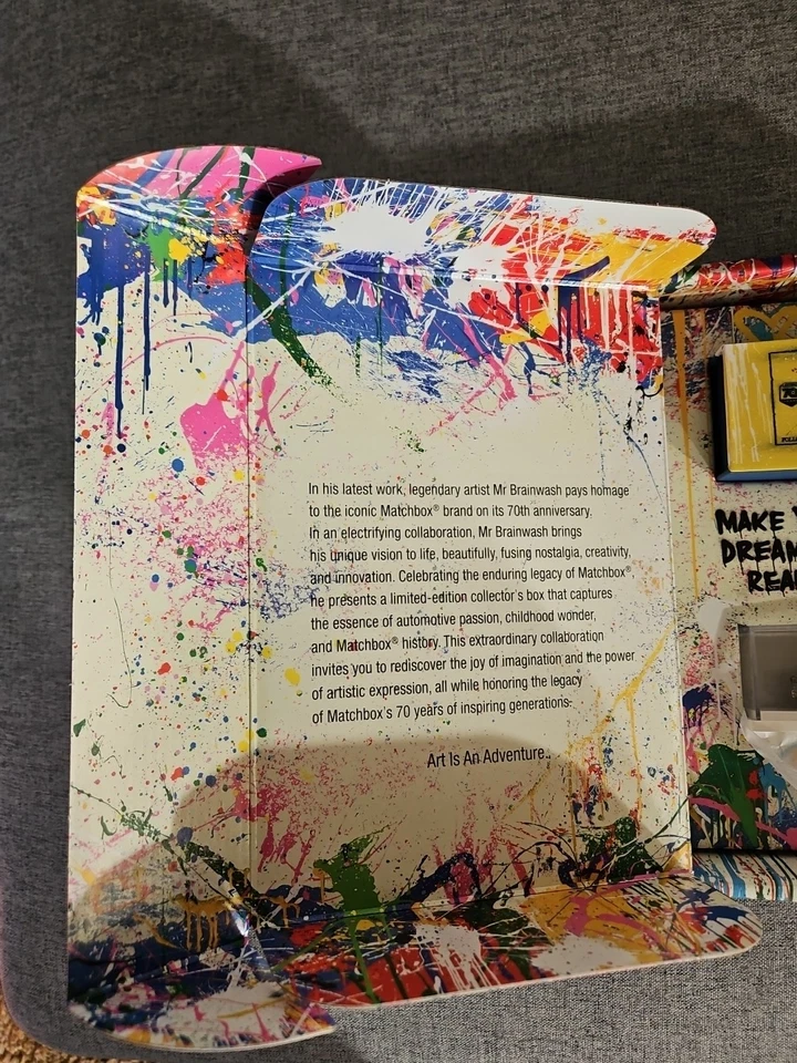 Mattel Creations Matchbox x Mr Brainwash 1964 Austin Mini Cooper S Grafitti Foto 2 de 4