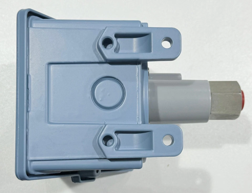 UNITED ELECTRIC CONTROLS CO. TYPE MODEL STOCK J402-614 - Image 4 of 4