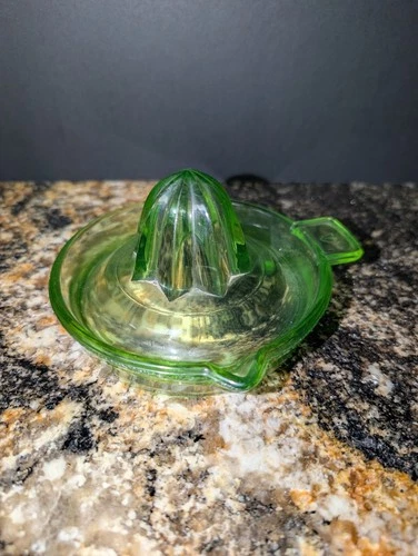 Vintage Federal Green Depression Uranium Vaseline Citrus Squeezer Lemon Juicer