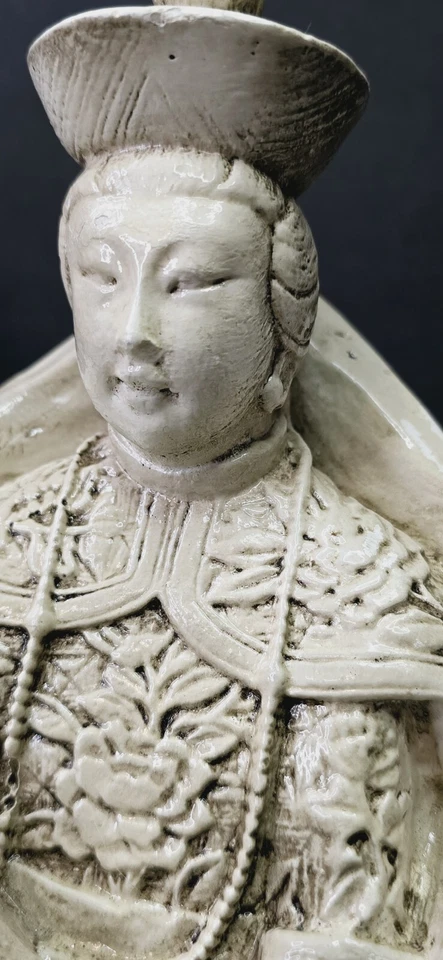 Antigua escultura china del emperador Qianlong sentado en piedra tallada  Foto 3 de 4