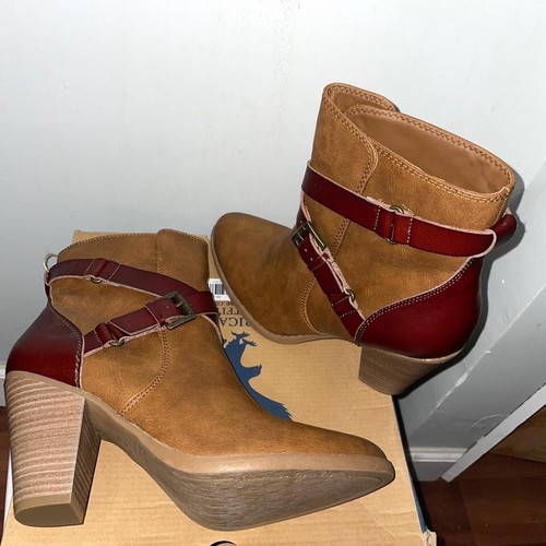 AE Buckle Heeled Ankle Bootie - Picture 3 of 10