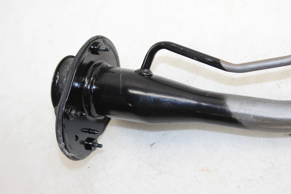 Гриф топливного бака 2016-2023 Mazda MX-5 Miata от оригинального производителя ET45 - Изображение 3 из 4