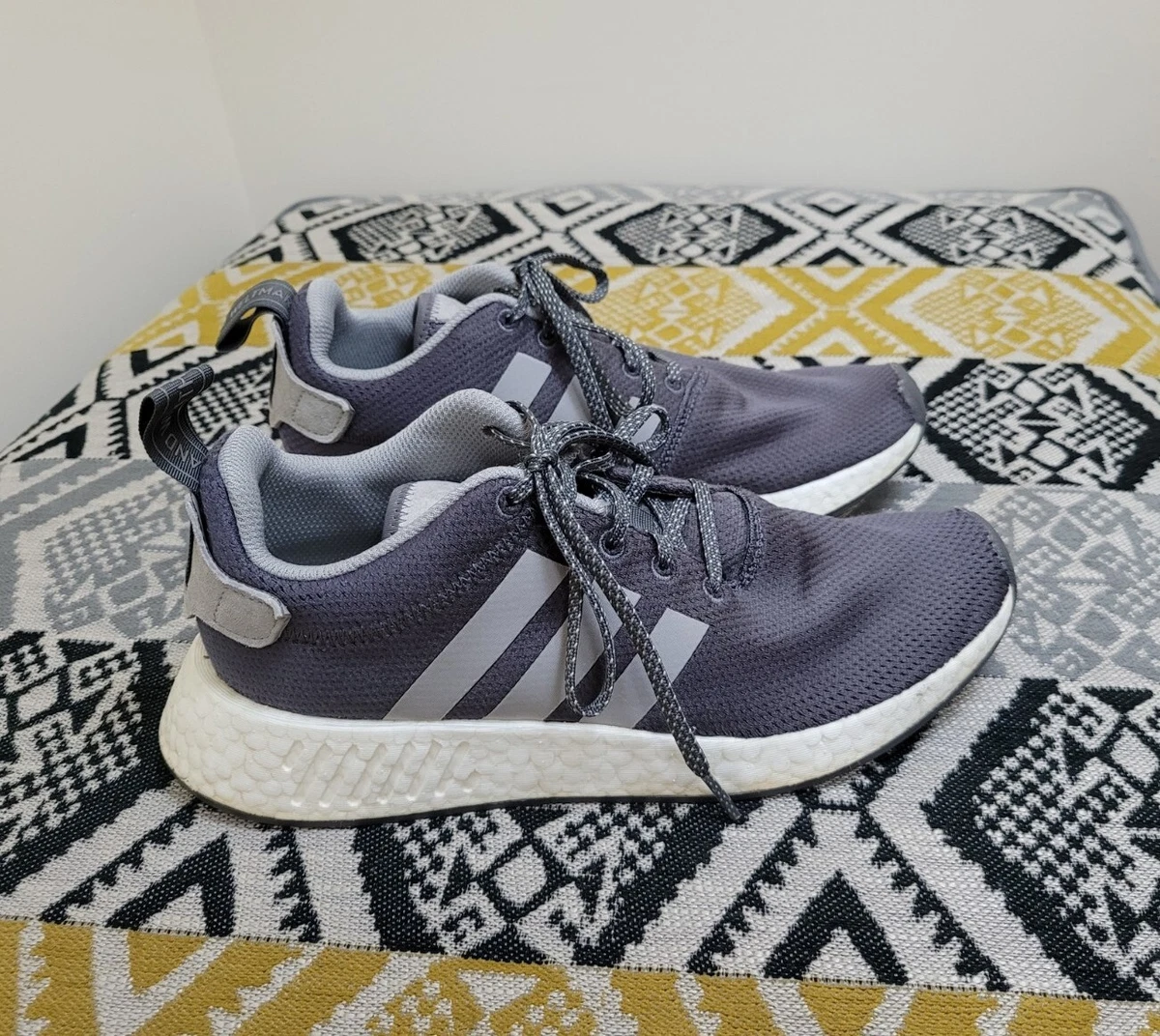 Originals women's shop nmd_r2 running shoe