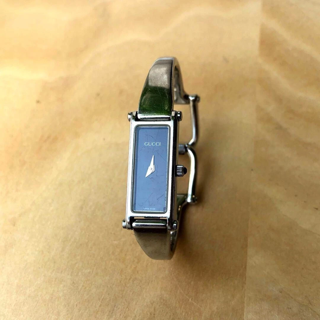 Très bonne montre femme Gucci argent 1500 L bracelet à quartz analogique argent du Japon