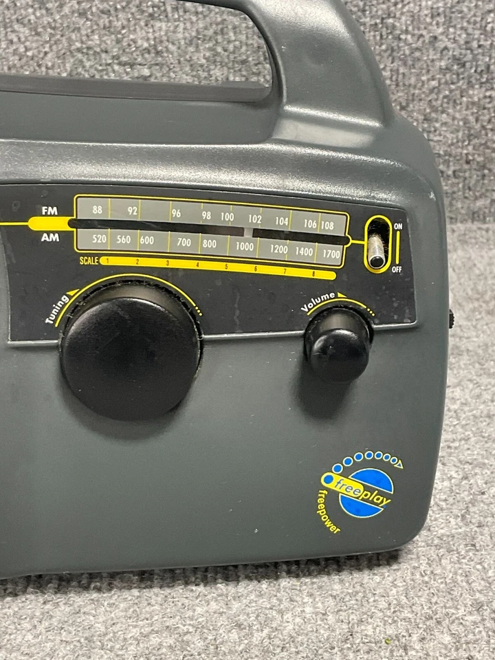Power Hand Crank FreePlay 📻 96/6472 AM/FM Portable Radio Gray ✅ - Image 3 of 4