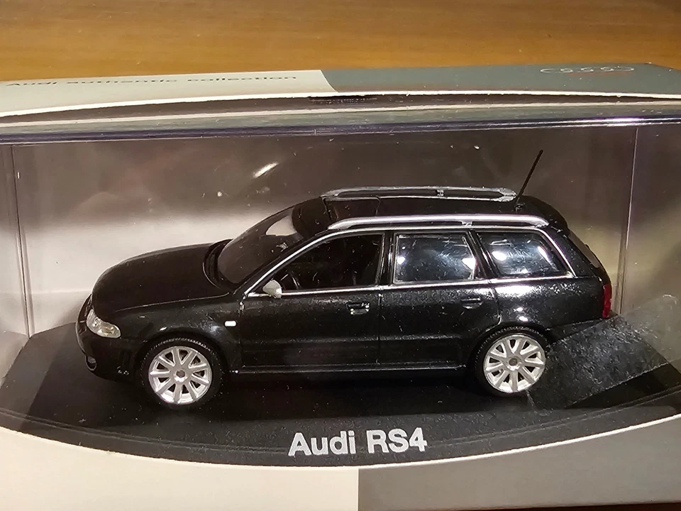 AUDI BREAK RS 4 - MINICHAMPS 1/43 - Photo 2/4