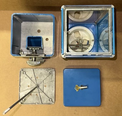 Vista 300 Oak Astro Quarter 25C / Gumball Gum Wheel Bulk Vending