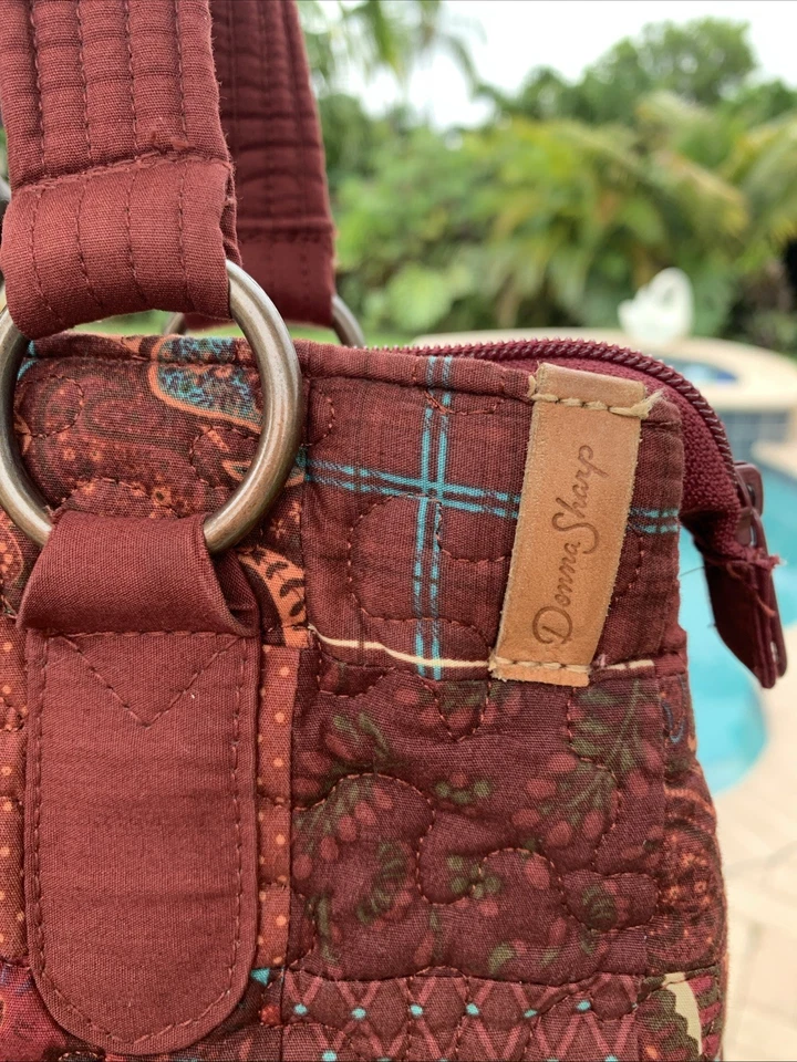 Cartera Donna Sharp Borgoña Acolchada Estampado Foto 3 de 4