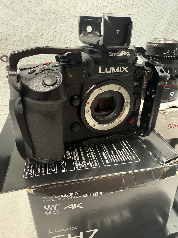 Panasonic Lumix GH7 Mirrorless Camera Kit w/ Meike 50mm T2.2 + 35mm Cage, Box - Image 2 of 4