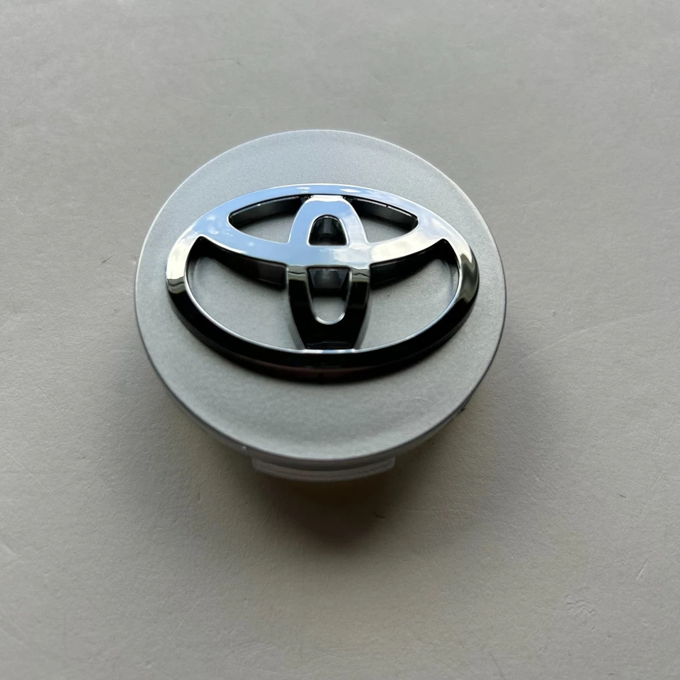 1x Silver Chrome Wheel Center Cap 62mm for Toyota Prius V - Image 2 of 3
