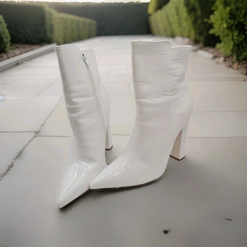 BOTAS BLANCAS OLIVIA FARGIANO ESTAMPADO COCODRILO TALLA 10 Foto 3 de 4