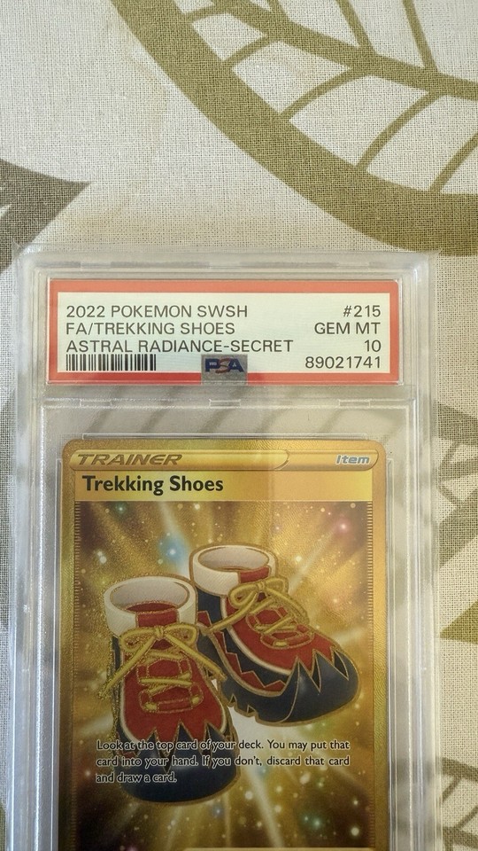 2022 Pokémon SWSH FA/ Trekking Shoes Astral RadianceSecret 215 PSA 10
