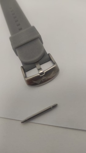 Correa de reloj de silicona luminosa 18 mm, gris, hebilla plateada brillante, diseño liso - Imagen 7 de 8