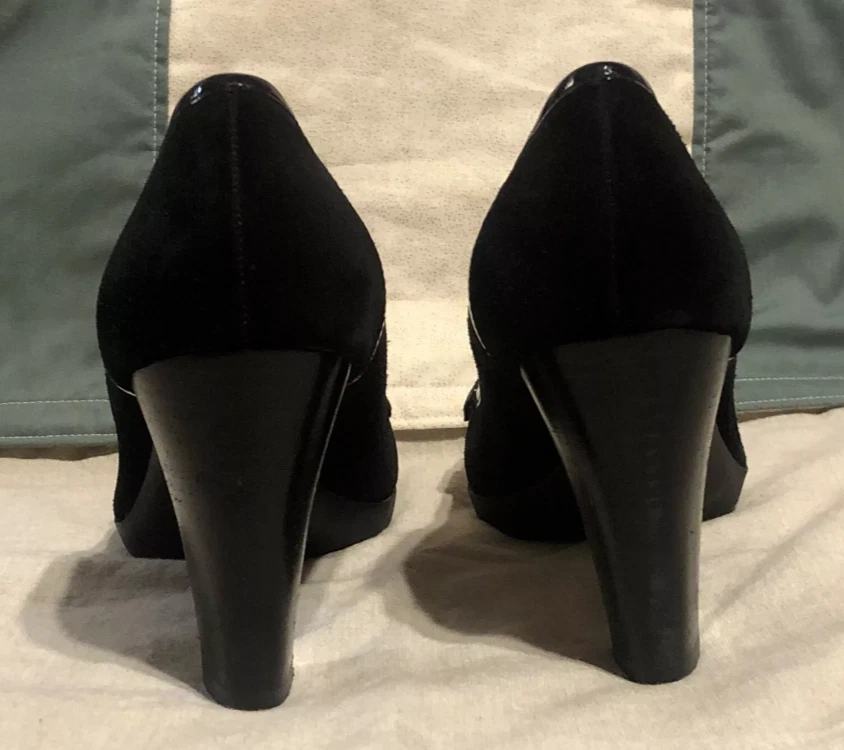 Mocassim de salto alto Circa Joan & David Comfort 365 feminino tamanho 7M couro preto camurça - Imagem 4 de 4