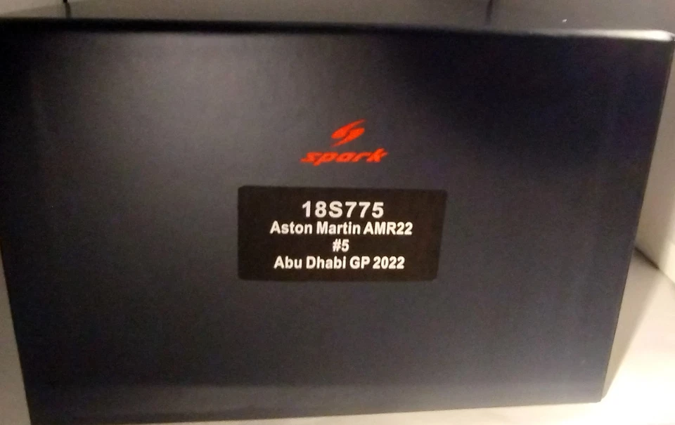 ASTON MARTIN AMR22 #5 Sebastian Vettel F1 2022 ABU DHABI GP Last Race SPARK 1:18 - Immagine 4 di 4