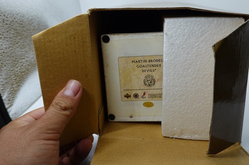 Martin Brodeur - New Jersey Mini-Bust 2002-03 UD Classic Portraits -ORIGINAL BOX - Picture 8 of 24