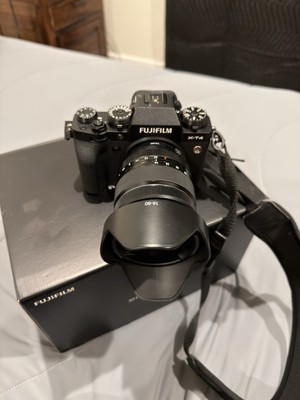 Fuji Xt-4 W/ XF 16-80mm F/4 Lens Mint Condition INCLUDES flashpoint Flash