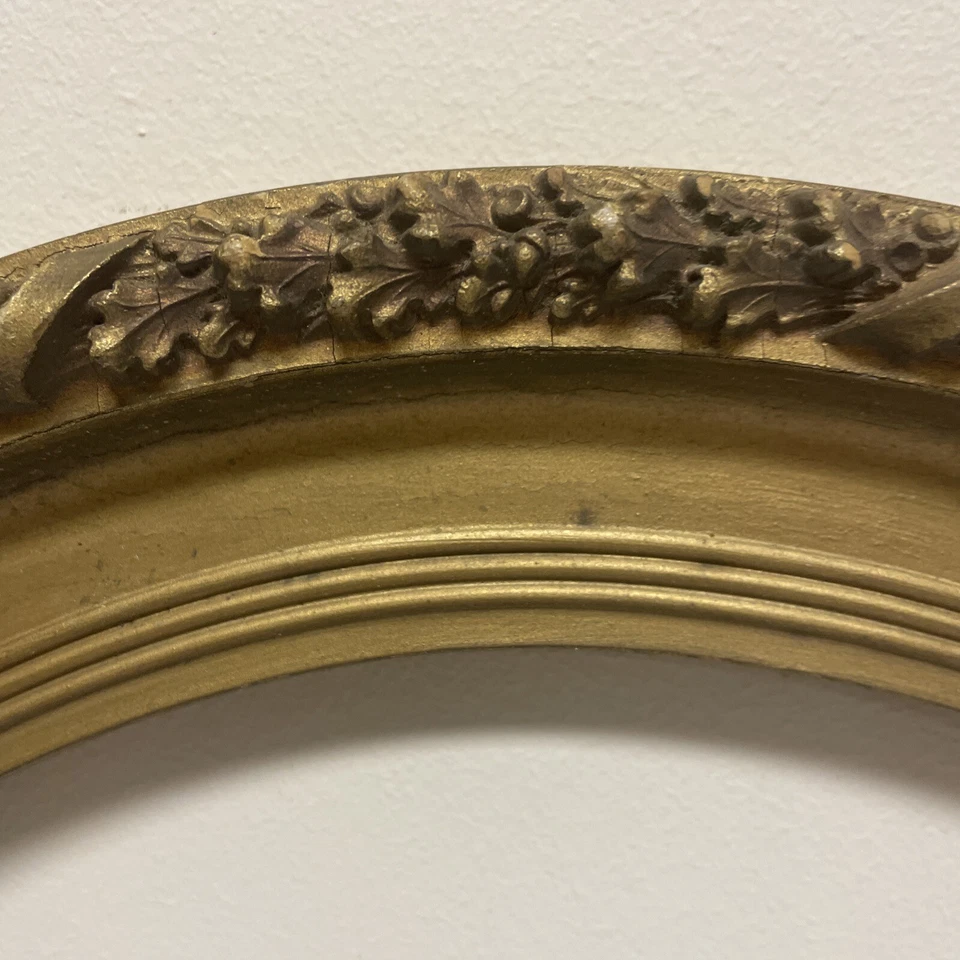 RARO: Antiguo marco de madera ornamentado dorado ovalado 24,75”x19,5”x1,25” Foto 4 de 4