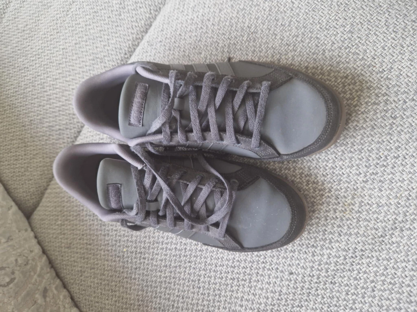 ADIDAS Scarpe da Ginnastica Uomo Casual UK 9.5 Grigio Scuro Grigio Chiaro Pelle Camoscio