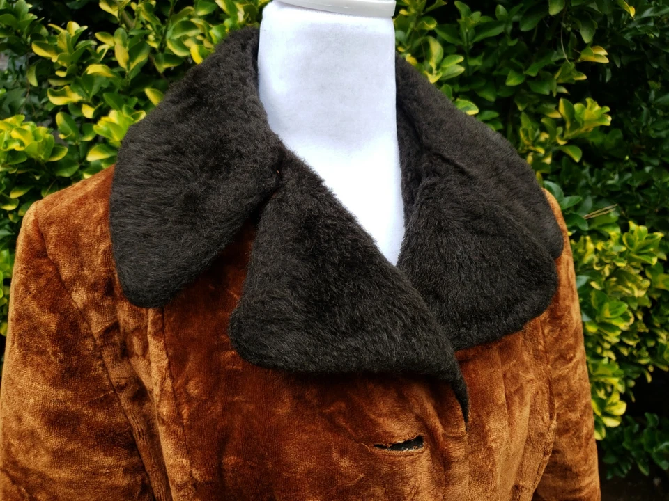 Chaqueta Abrigo De Colección Años 60 Cobre Dorado Terciopelo Alfombra Negra Imitación Piel Princesa Cinturón Foto 2 de 4