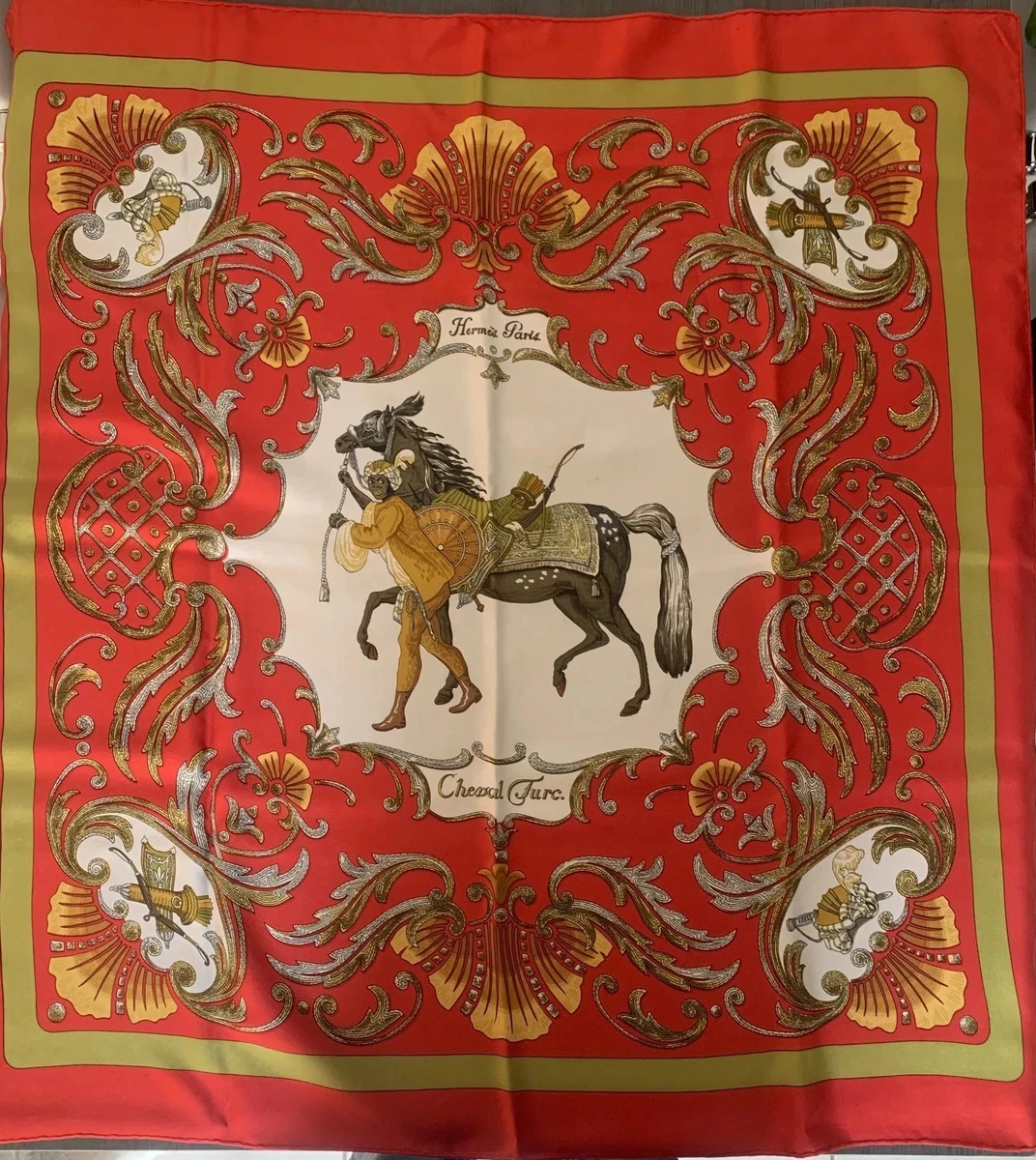 Foulard Carré Vintage Thème équestre / Hippique - Motif Blason Cheval, Multicolore, Occasion