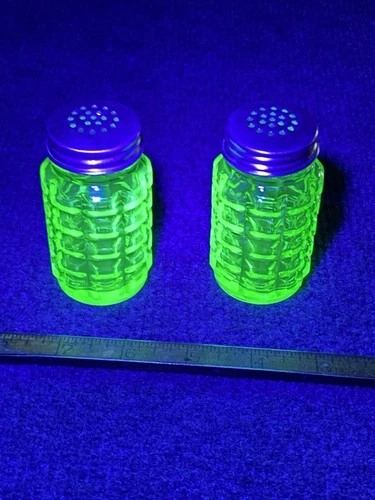 Vintage Uranium Vaseline Green Depression Glass Salt & Pepper Shakers