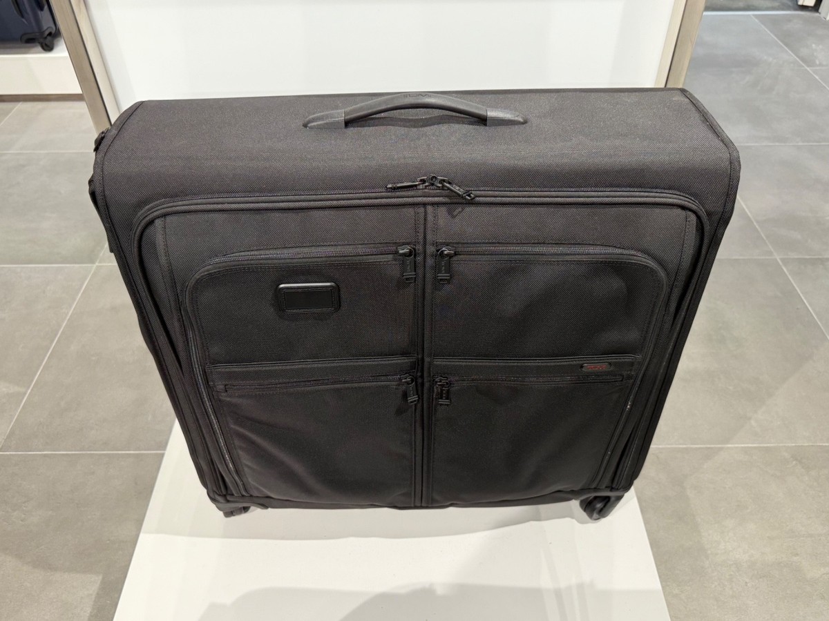 【希少】【TUMI/ヴィンテージガーメントバッグ】【1991年初期USA製】 Dakota By Tumi Vintage Black - Nylon/Canvas/Leather Multipocket