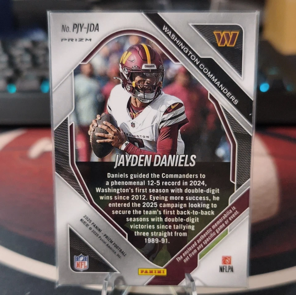 Panini Prizm 2025- Jayden Daniels- Green Pulsar Premier Jerseys Patch- #PJY-JDA - Bild 2 von 2