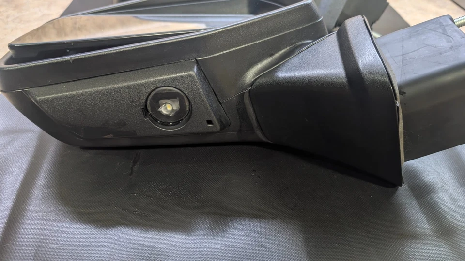 2019-2023 OEM Chevrolet Silverado Driver Mirror LH 84899247 Blind spot Powerfold - Image 4 of 4