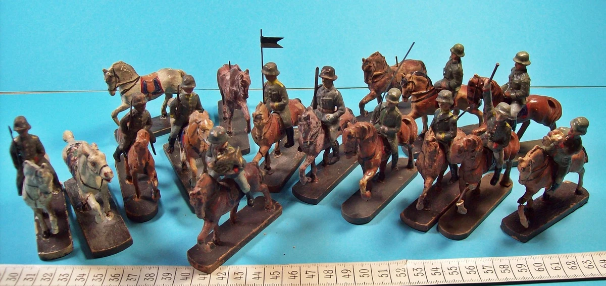 Elastolin - Figure 1 Officier, 2 sous Officers 1 à Cheval