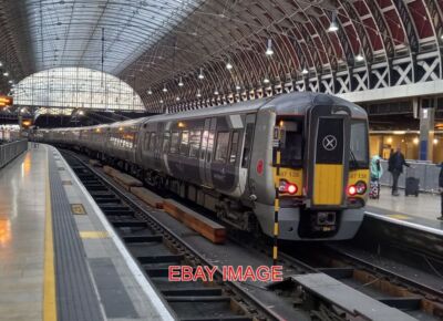 PHOTO  CLASS 387  EMU NO 387 138 OF HEATHROW EXPRESS AT PADDINGTON  10 DECEMBER