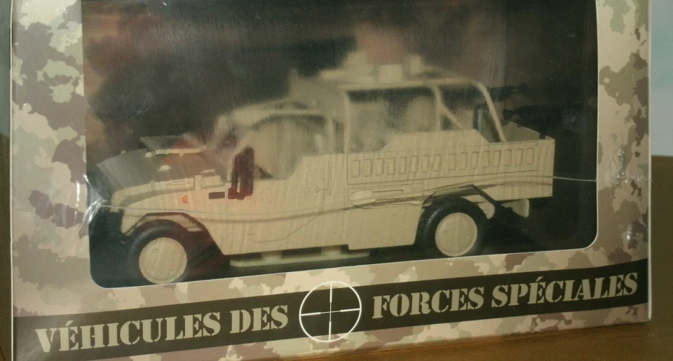 1/43 Scale Renault Sherpa Light Tactical 4x4 Diecast Vehicle Atlas Model 2440401 - Image 3 of 4