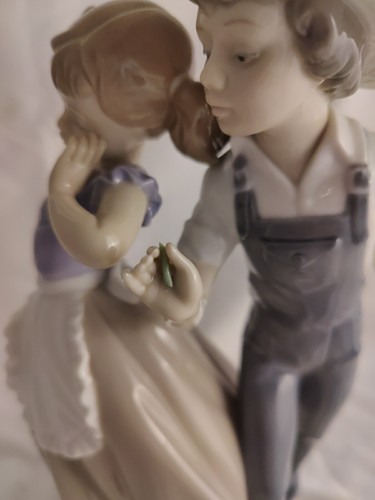 LARGE LLADRO LOVE IN BLOOM FIGURINE 5292 DESIGN BY REGINO TORRIJOS- A/F 10" Tall - Picture 8 of 18