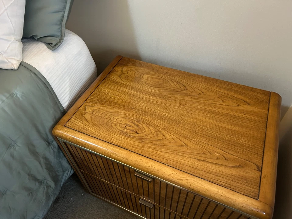 American of Martinsville Juego de 2 Mesas de Noche de Madera Burl Raro Mediados de Siglo Foto 3 de 4