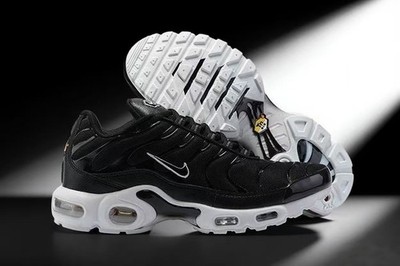 NWT NIKE AIR MAX PLUS BLACK WHITE MEN/WOMEN UNISEX POPULAR