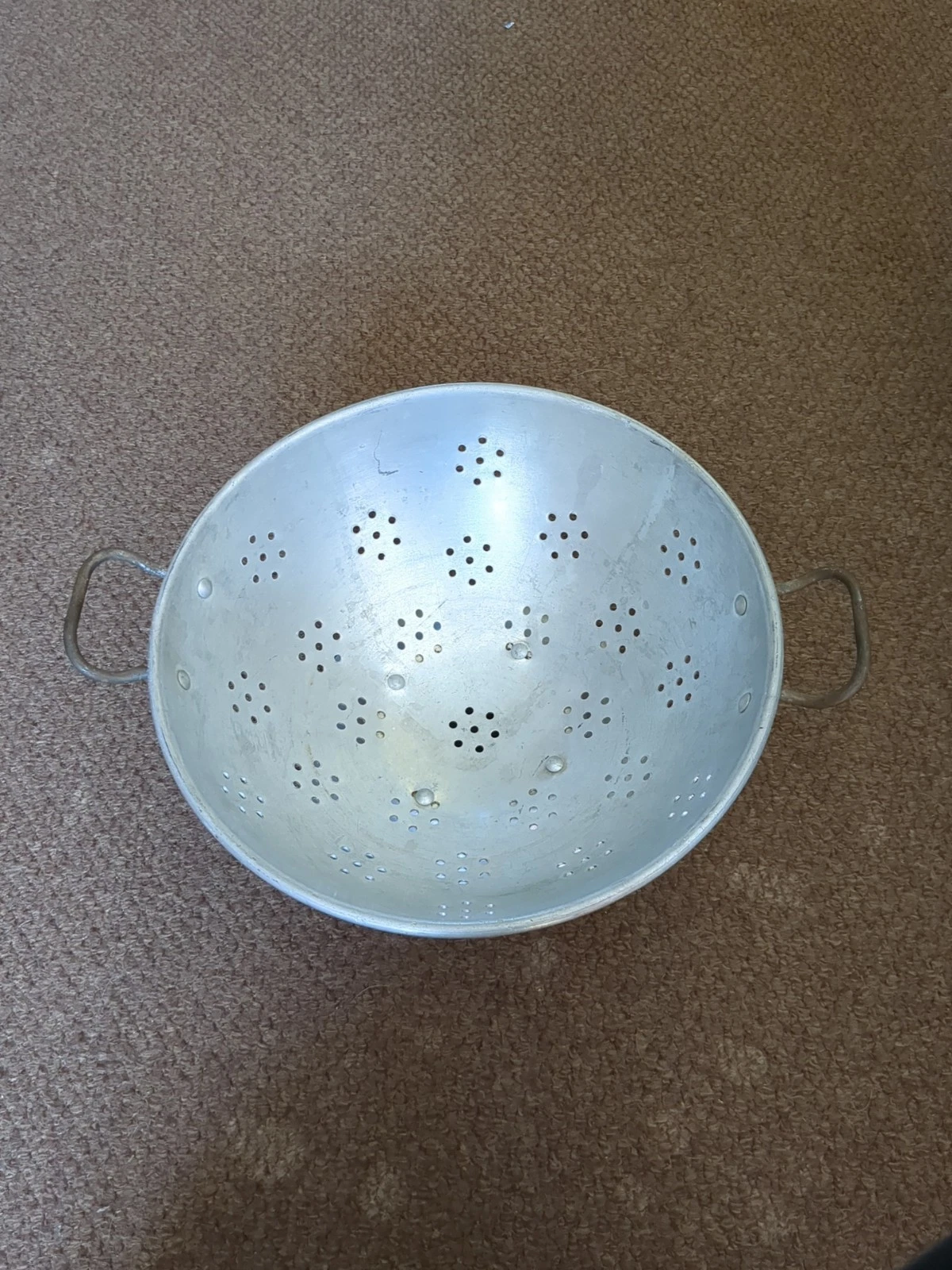 LARGE VINTAGE ROUND ALUMINIUM DOUBLE HANDLED COLANDER #
Opens in a new window or tab